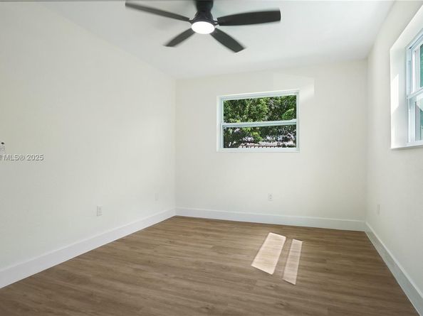 9161 NW 26th St, Sunrise FL 33322