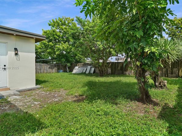 9161 NW 26th St, Sunrise FL 33322