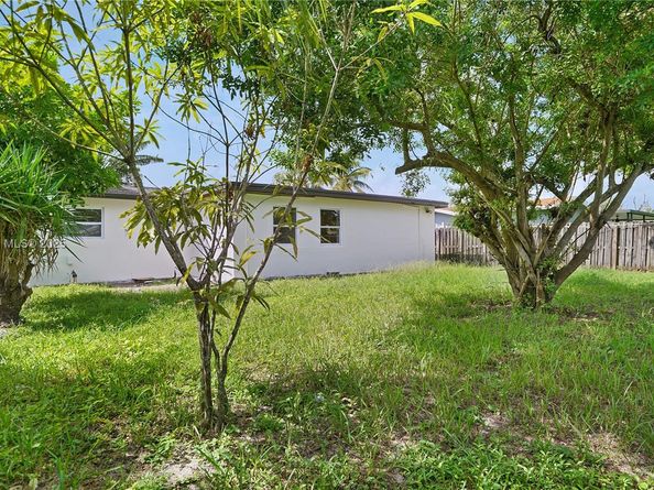9161 NW 26th St, Sunrise FL 33322