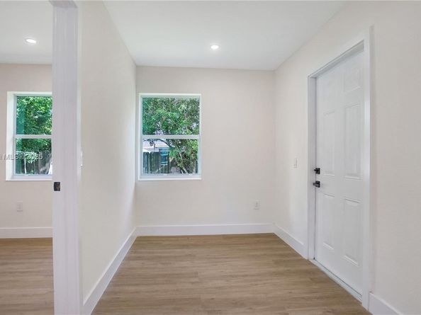 9161 NW 26th St, Sunrise FL 33322
