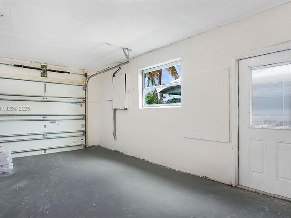 9161 NW 26th St, Sunrise FL 33322