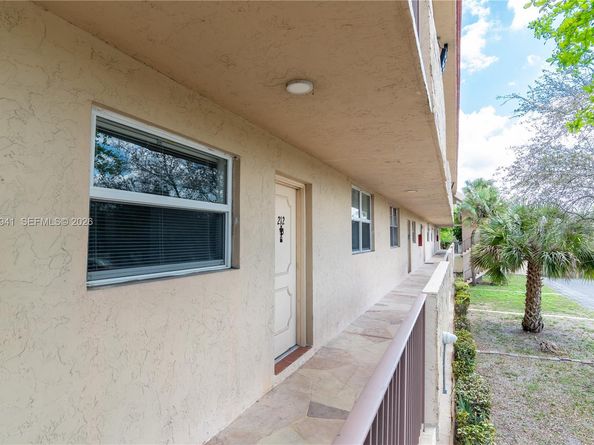 3900 NW 76th Ave 212, Sunrise FL 33351