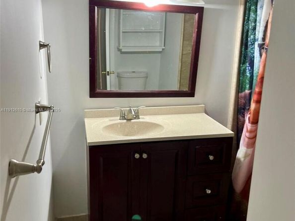 Undisclosed Address #A11912610, Weston FL 33326