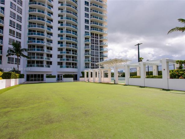 6365 Collins Ave 806, Miami Beach FL 33141