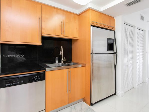 6365 Collins Ave 806, Miami Beach FL 33141