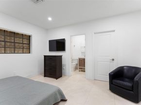 19265 E Saint Andrews Dr, Hialeah FL 33015