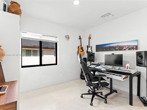 19265 E Saint Andrews Dr, Hialeah FL 33015