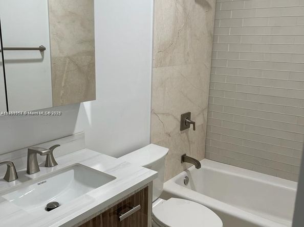 19265 E Saint Andrews Dr, Hialeah FL 33015