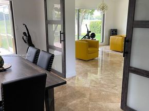 19265 E Saint Andrews Dr, Hialeah FL 33015