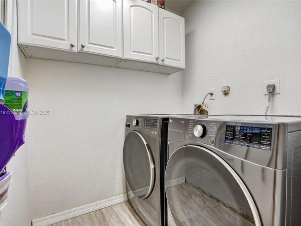 9012 Vineyard Lake Dr, Plantation FL 33324