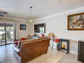 9012 Vineyard Lake Dr, Plantation FL 33324