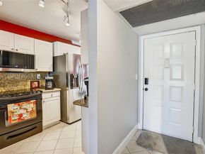 9012 Vineyard Lake Dr, Plantation FL 33324