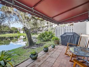 9012 Vineyard Lake Dr, Plantation FL 33324