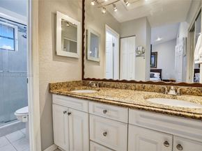 9012 Vineyard Lake Dr, Plantation FL 33324