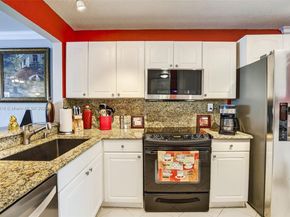 9012 Vineyard Lake Dr, Plantation FL 33324