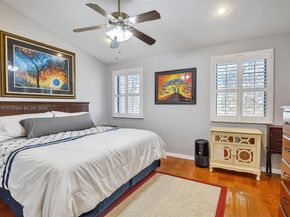 9012 Vineyard Lake Dr, Plantation FL 33324