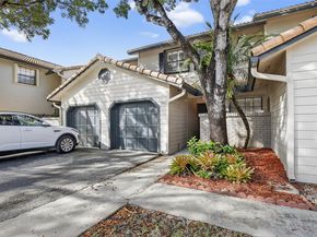 9012 Vineyard Lake Dr, Plantation FL 33324