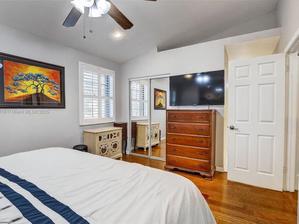 9012 Vineyard Lake Dr, Plantation FL 33324