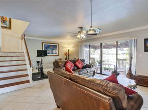 9012 Vineyard Lake Dr, Plantation FL 33324
