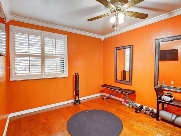 9012 Vineyard Lake Dr, Plantation FL 33324