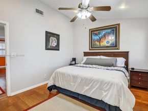 9012 Vineyard Lake Dr, Plantation FL 33324