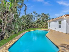 1530 N 56th Ave, Hollywood FL 33021