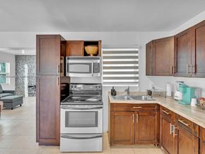 1530 N 56th Ave, Hollywood FL 33021