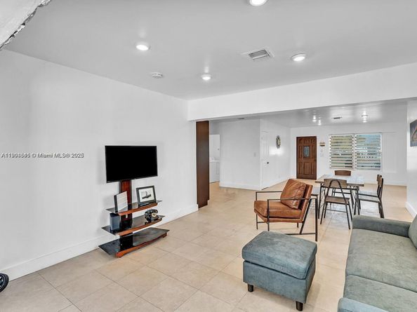 1530 N 56th Ave, Hollywood FL 33021