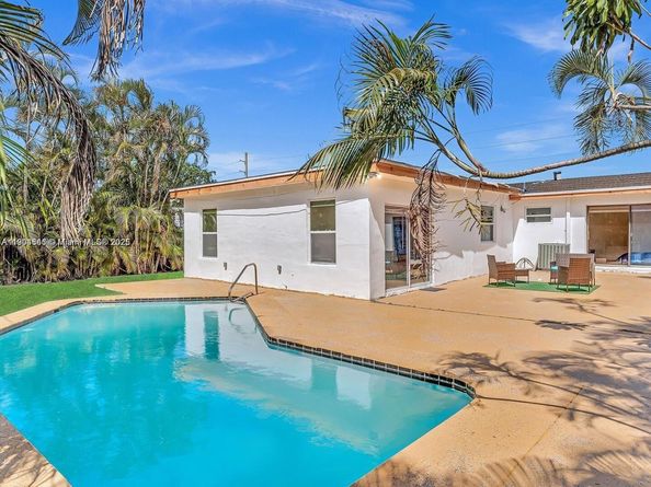 1530 N 56th Ave, Hollywood FL 33021