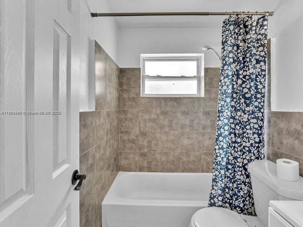 1530 N 56th Ave, Hollywood FL 33021