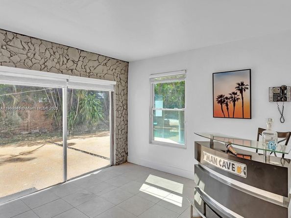 1530 N 56th Ave, Hollywood FL 33021