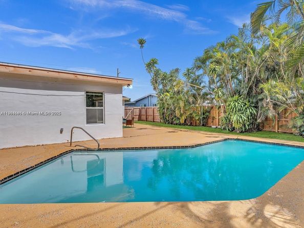 1530 N 56th Ave, Hollywood FL 33021