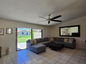 5 Rogart Cir, Boynton Beach FL 33426