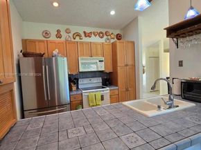 5 Rogart Cir, Boynton Beach FL 33426