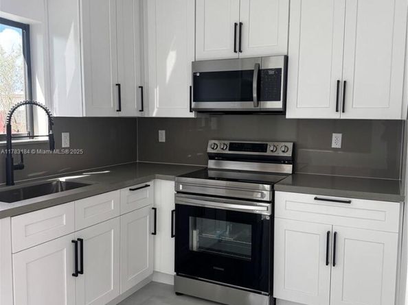 2970 NW 45, Miami FL 33142