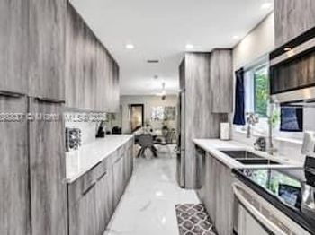 1321 S 16th Ave