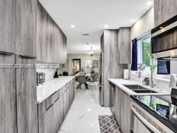 1321 S 16th Ave, Hollywood FL 33020