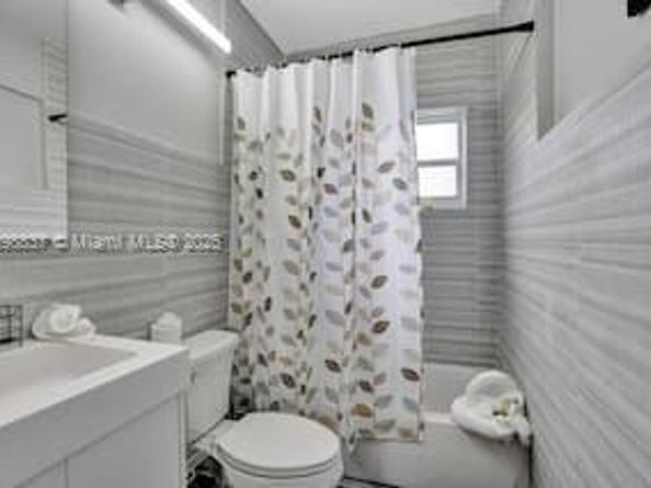 1321 S 16th Ave, Hollywood FL 33020