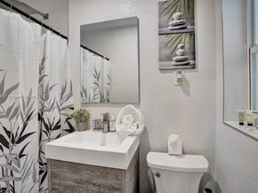 1321 S 16th Ave, Hollywood FL 33020