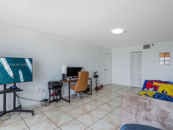 555 NE 15th St 15B, Miami FL 33132