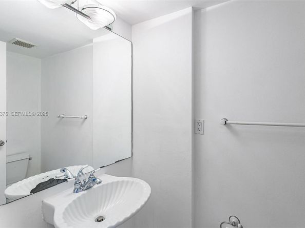 555 NE 15th St 15B, Miami FL 33132