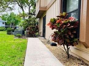 500 Crosswinds Dr A1, Green Acres FL 33413
