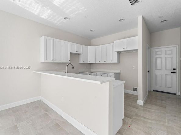 5400 NW 57th Ct, Tamarac FL 33319