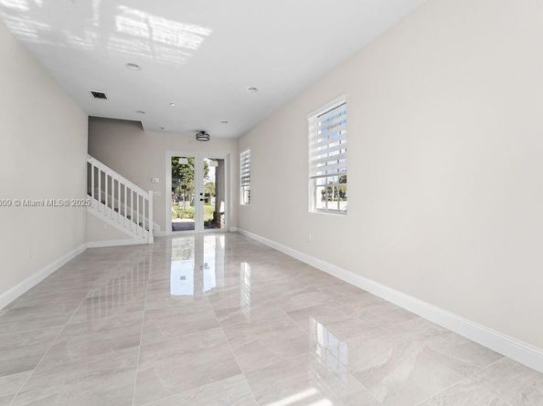 5400 NW 57th Ct, Tamarac FL 33319