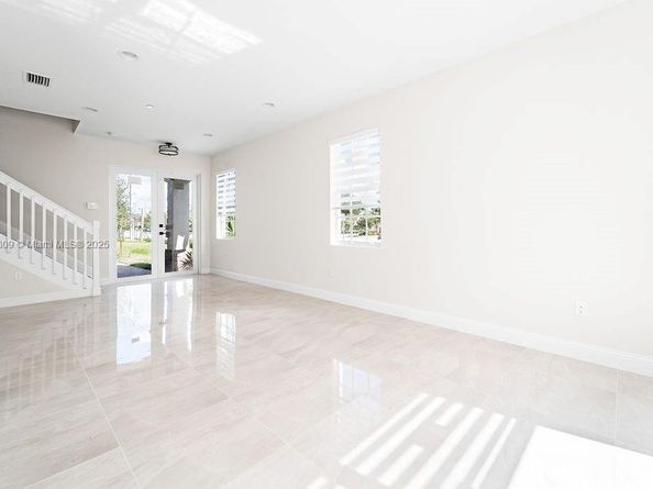 5400 NW 57th Ct, Tamarac FL 33319