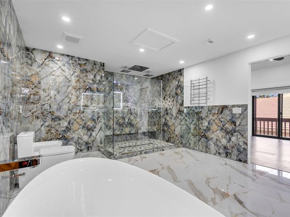 17353 NW 62nd Ct, Hialeah FL 33015