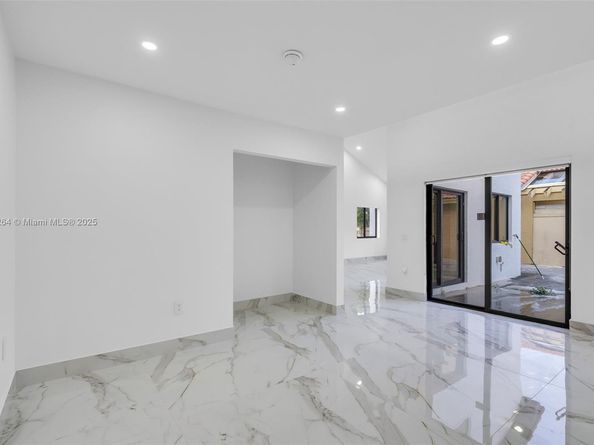 17353 NW 62nd Ct, Hialeah FL 33015