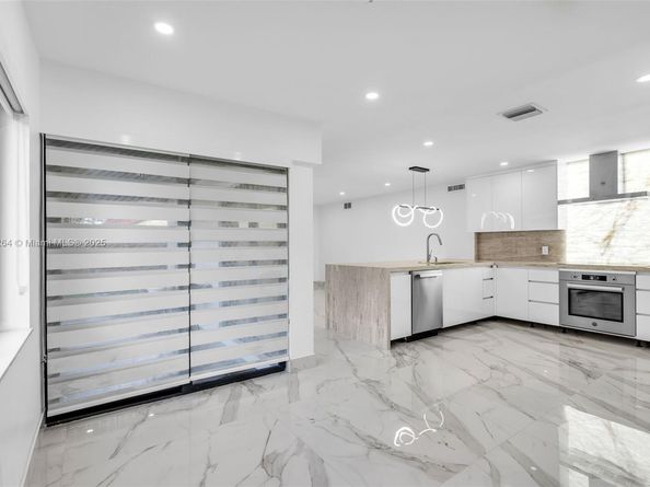 17353 NW 62nd Ct, Hialeah FL 33015