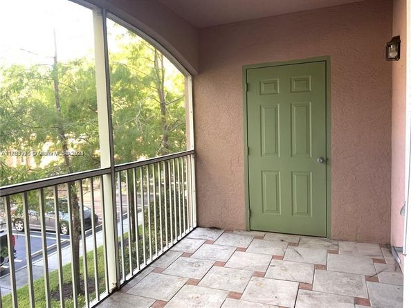 6776 W Sample Rd 6776, Coral Springs FL 33067