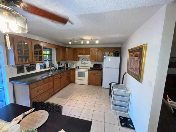 3031 N 74th Ave, Hollywood FL 33024
